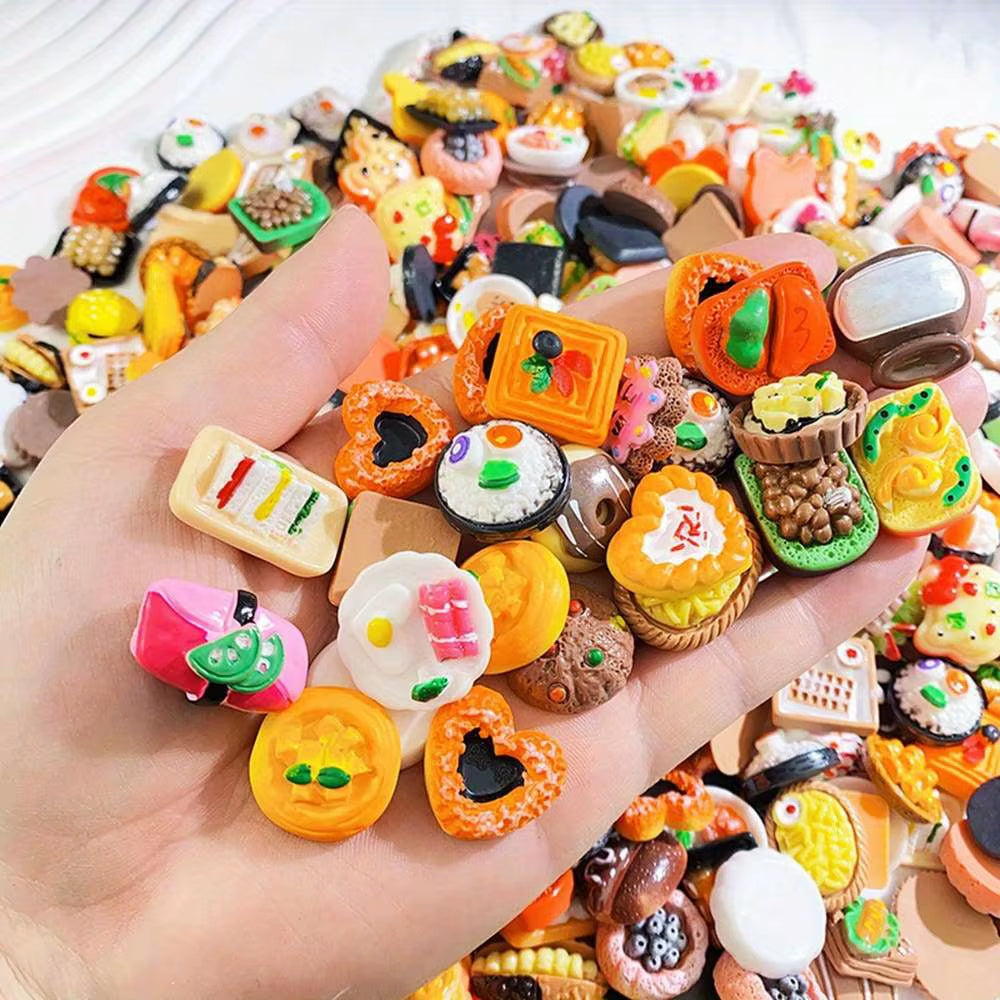 25/50/80Pcs Mini Food Toys Pretend Play Miniature Food for Dollhouse Kitchen Game Party Accessories Mini Play Resin Food Toys