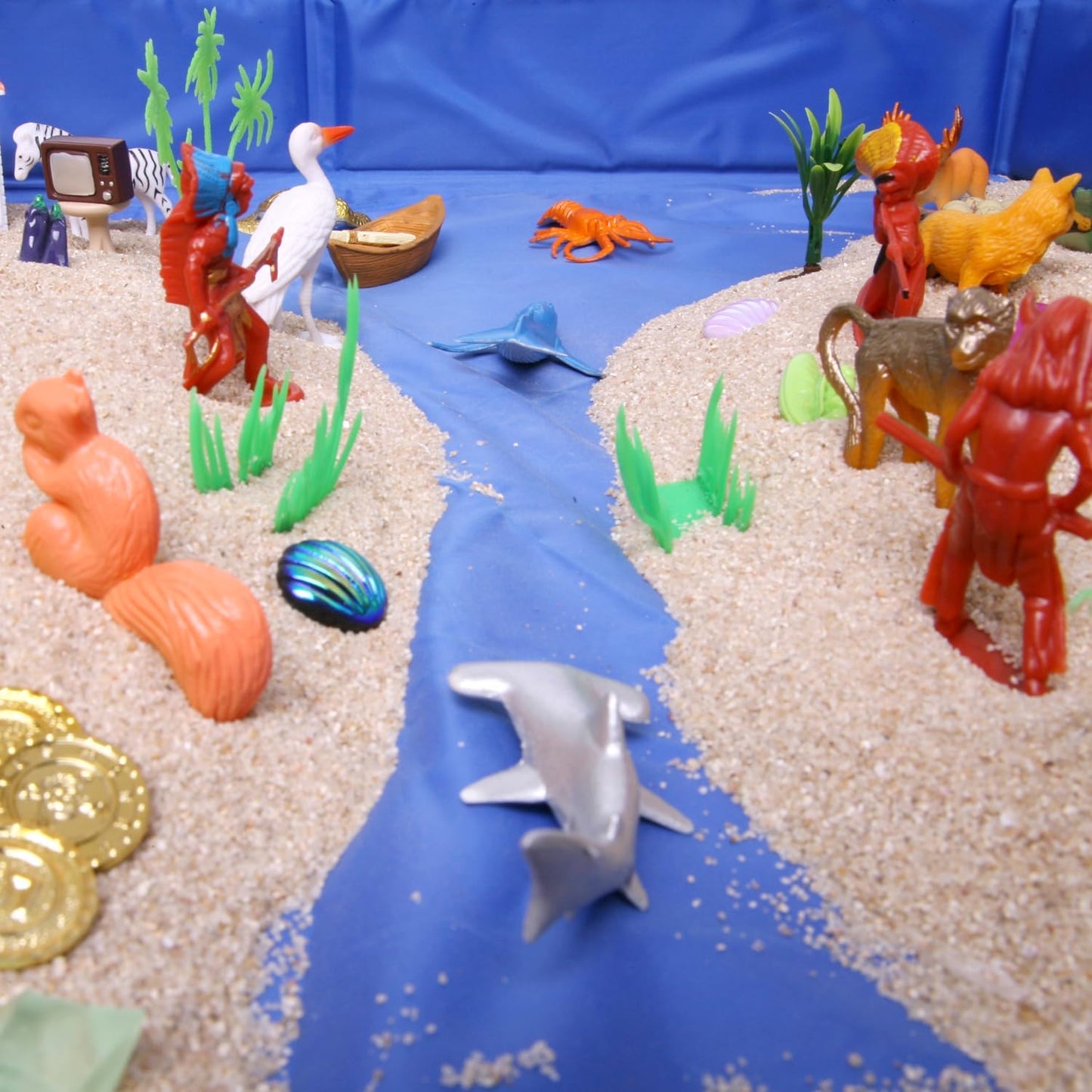 Portable Sand Tray Therapy Kit - 126 Pcs Animais E Casa Sandtray Miniatures (With Storage Box)