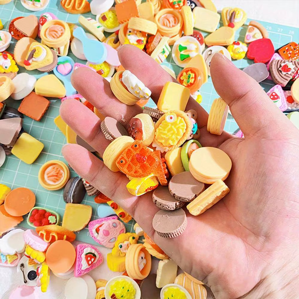 25/50/80Pcs Mini Food Toys Pretend Play Miniature Food for Dollhouse Kitchen Game Party Accessories Mini Play Resin Food Toys