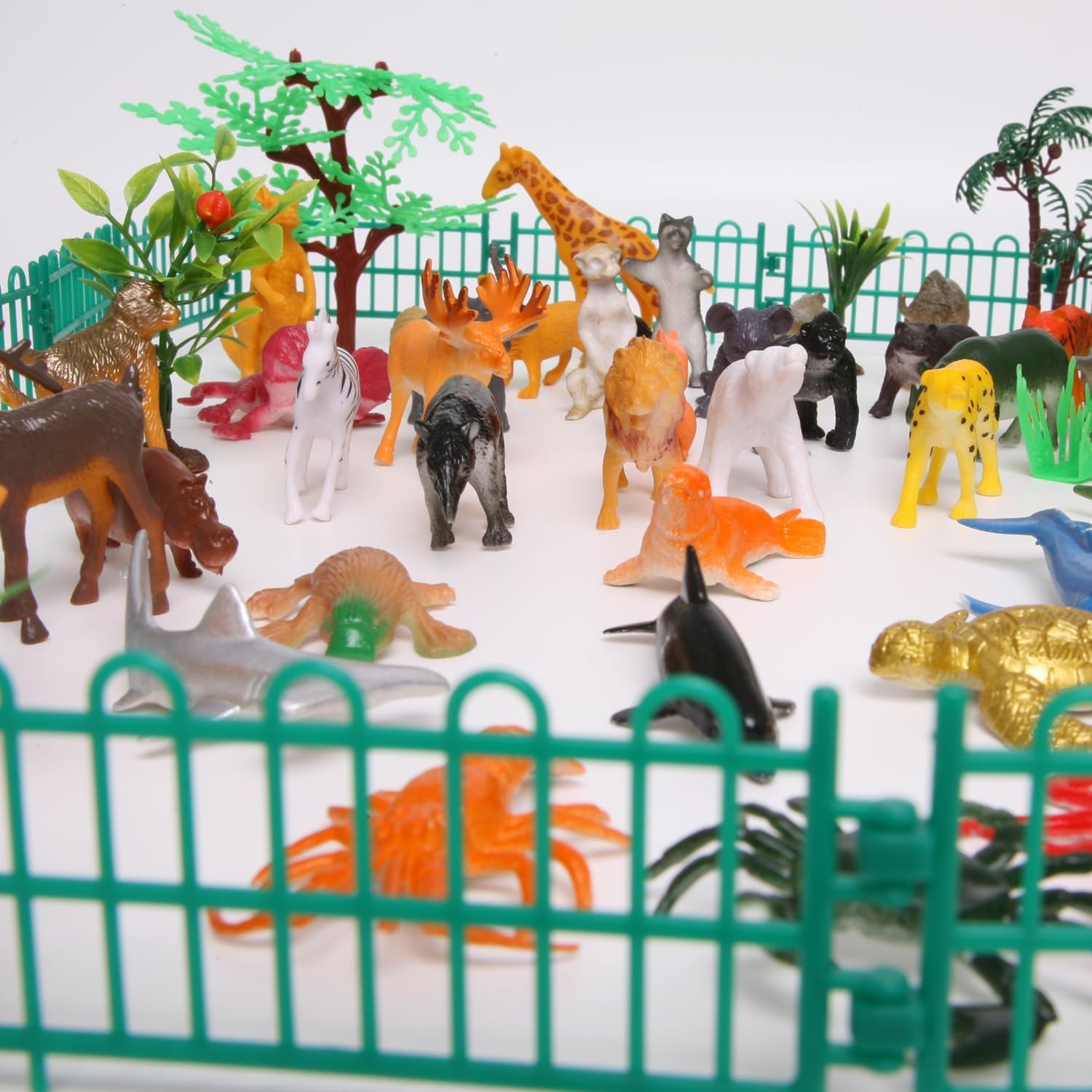 Portable Sand Tray Therapy Kit - 126 Pcs Animais E Casa Sandtray Miniatures (With Storage Box)
