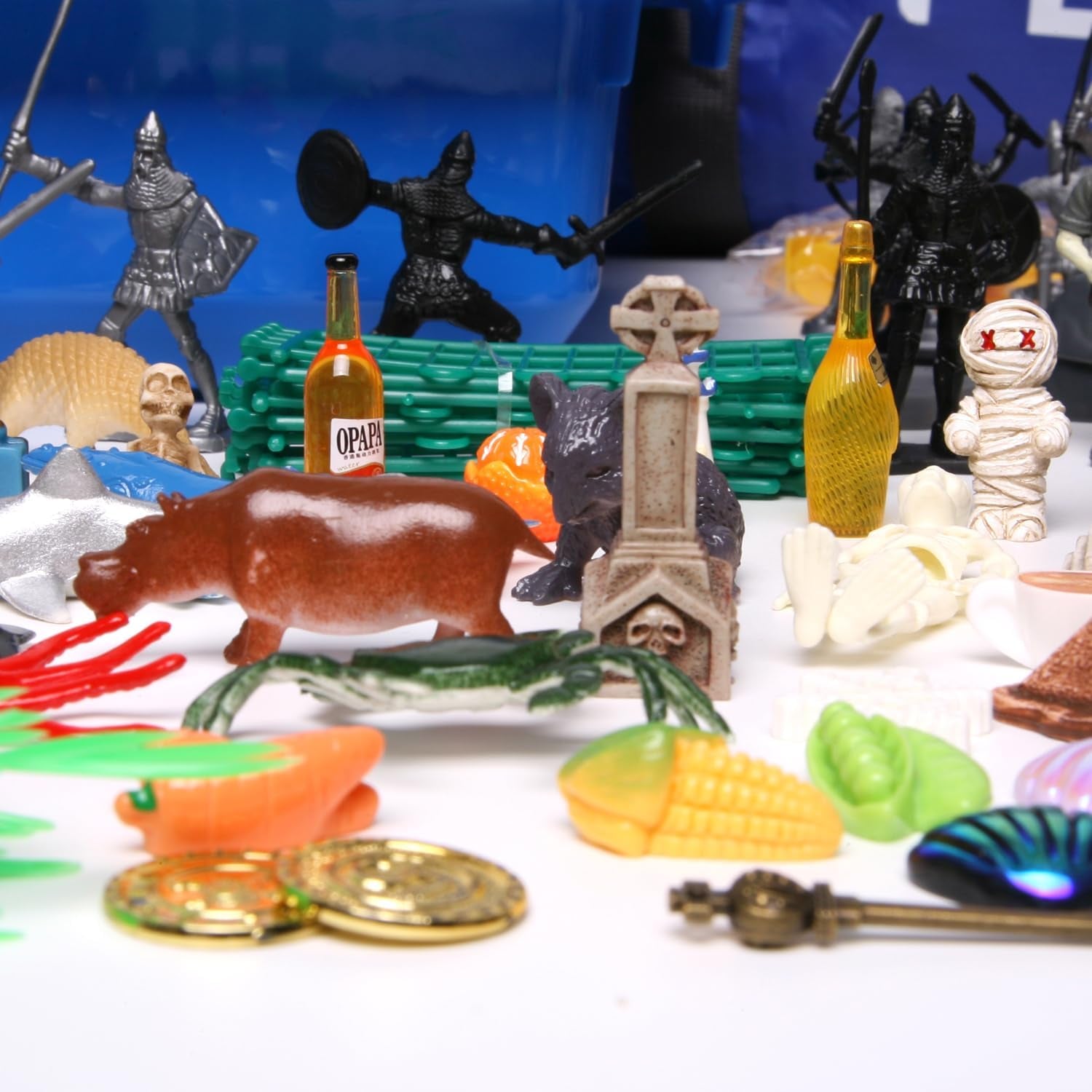 Sand Tray Therapy Portable Starter Kit: Foldable Professional Therapy Sandbox with 205 Sandtray Miniatures (Including Record Form)