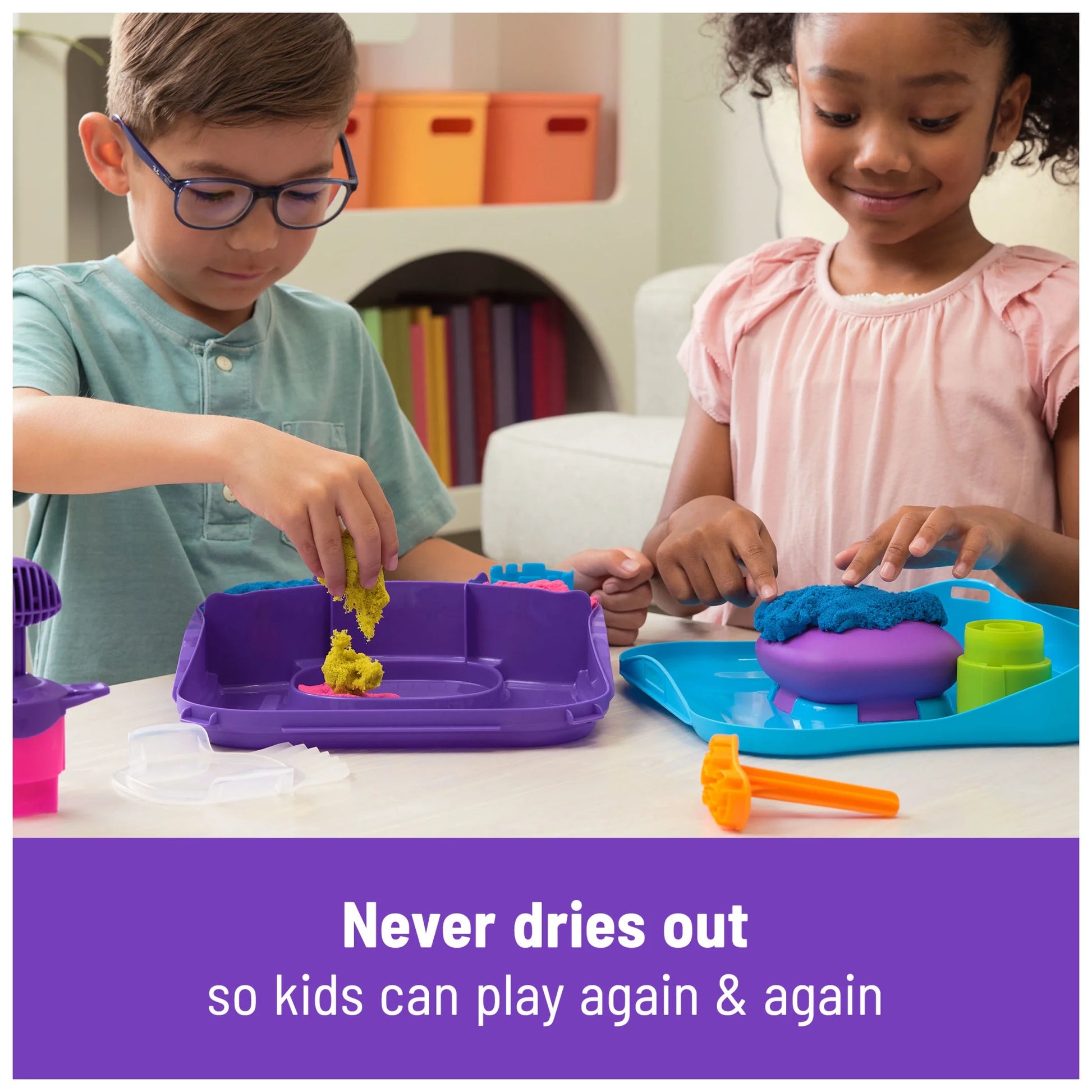 , Squishmotion Playset with 1Lb Play Sand, Stamper & 5 Tools